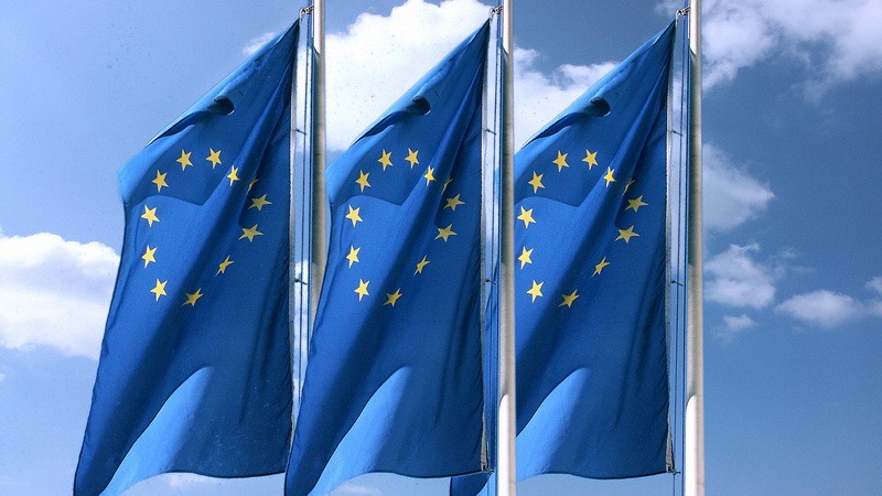 Európska únia_Chorvátsko_vstup_3 vlajky_EÚ